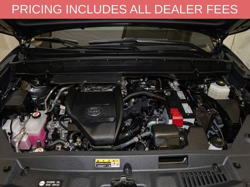 Used 2025 Toyota Highlander LE FWD image 20