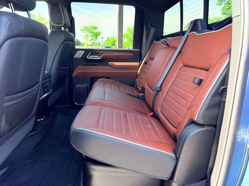 Used 2025 GMC Sierra 3500 Denali Ultimate AWD/4WD image 12