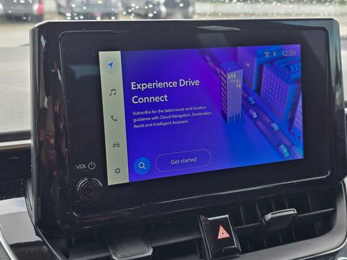 Used 2025 Toyota Corolla LE image 28