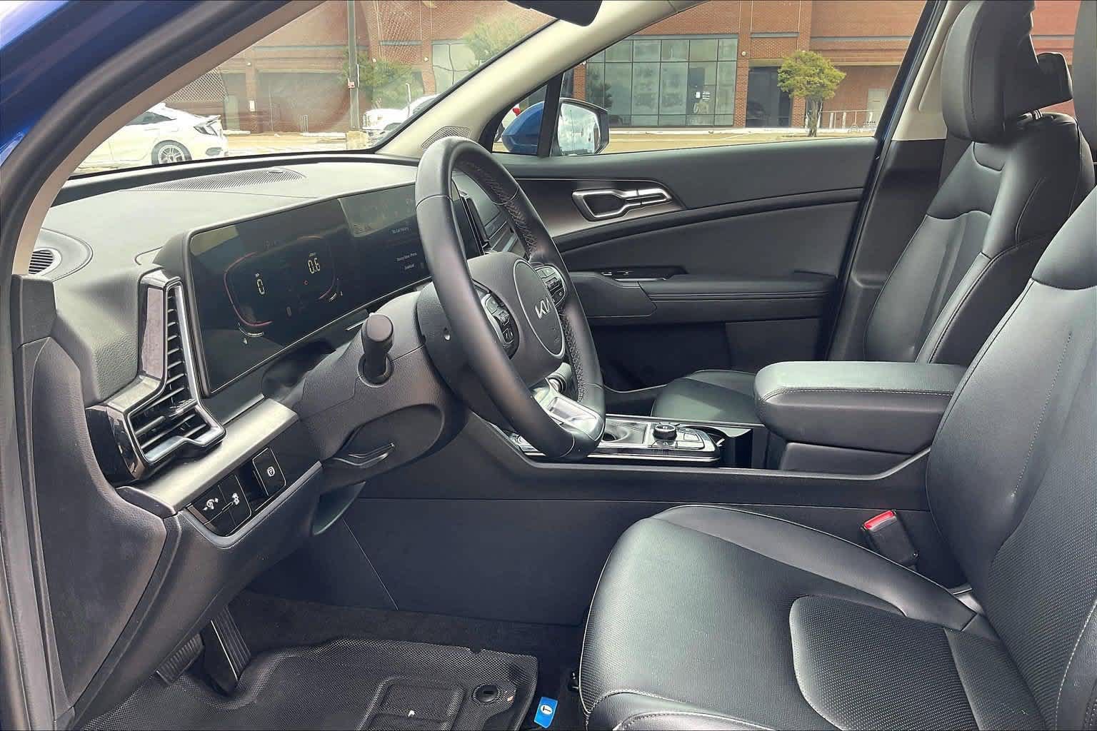 Certified 2025 Kia Sportage EX FWD image 2
