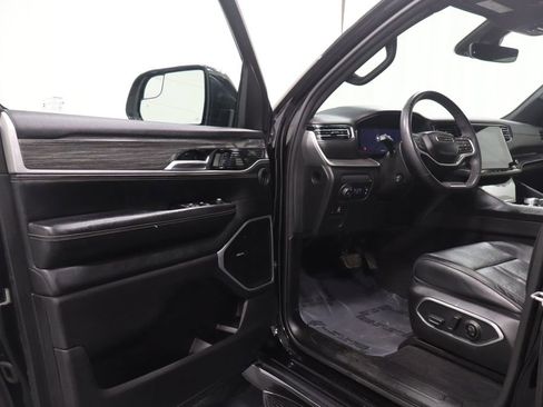 Used 2022 Jeep Wagoneer Series II AWD/4WD image 10