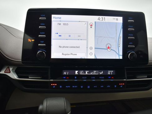 Used 2023 Toyota Sienna Platinum image 18