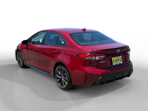 Used 2023 Toyota Corolla SE FWD image 3