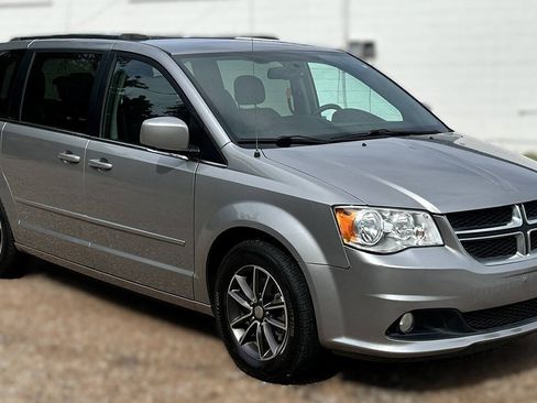 Used 2017 Dodge Grand Caravan SXT FWD image 6