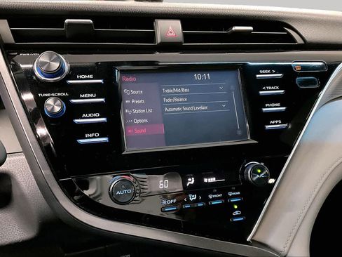 Used 2018 Toyota Camry SE FWD image 6