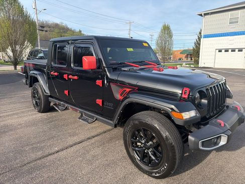 Used 2022 Jeep Gladiator Sport image 7
