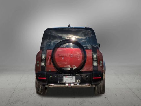 New 2026 Land Rover Defender 130 X-Dynamic SE image 5