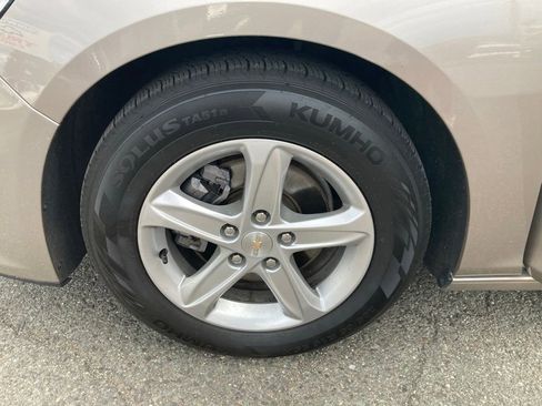 Used 2023 Chevrolet Malibu LT FWD image 19