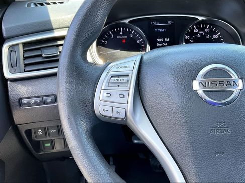 Used 2016 Nissan Rogue SV FWD image 24