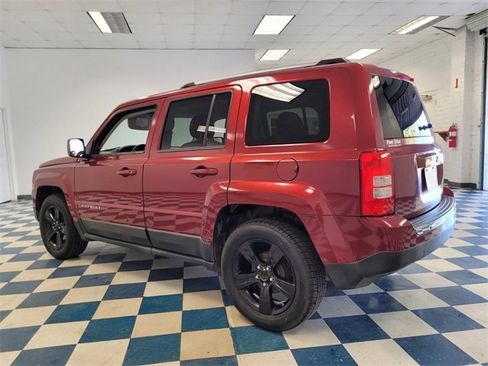 Used 2012 Jeep Patriot Latitude w/ Altitude Pkg image 5