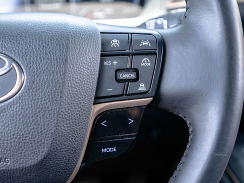 Used 2023 Toyota Crown AWD/4WD image 16