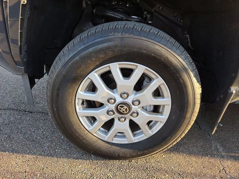Used 2024 Toyota Tacoma SR AWD/4WD image 4