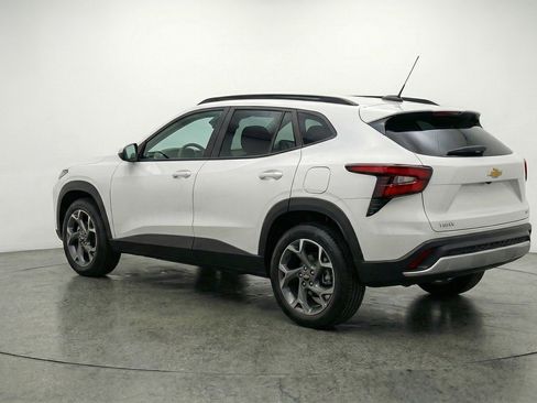 Used 2025 Chevrolet Trax LT image 6