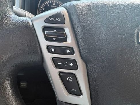 Used 2017 Nissan Titan SV AWD/4WD image 21