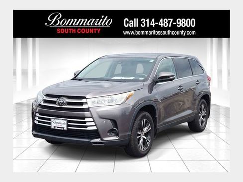 Used 2019 Toyota Highlander LE AWD/4WD image 1