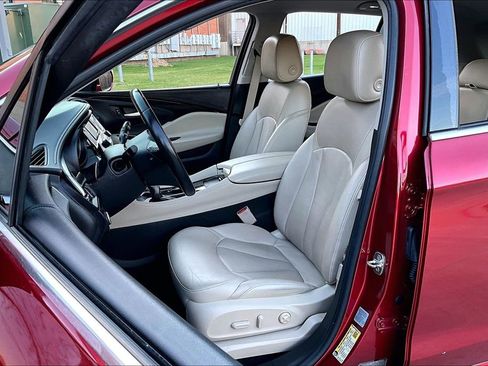 Used 2019 Buick Envision Essence image 32