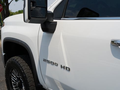 Used 2024 Chevrolet Silverado 2500 LTZ AWD/4WD image 17