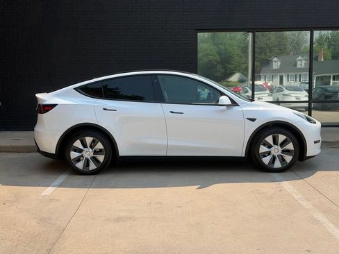 Used 2022 Tesla Model Y Long Range AWD/4WD image 10