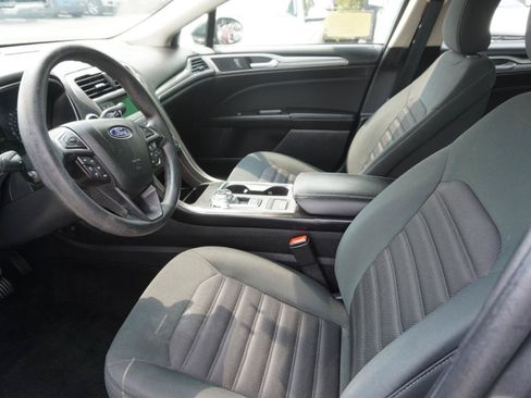 Used 2018 Ford Fusion SE FWD image 12