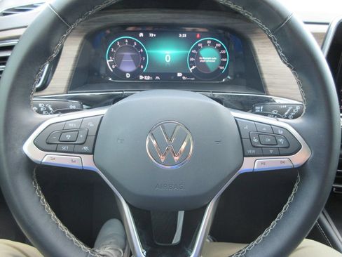 Used 2024 Volkswagen Atlas SEL AWD/4WD image 25