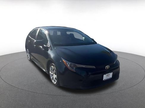 Used 2025 Toyota Corolla LE FWD image 3