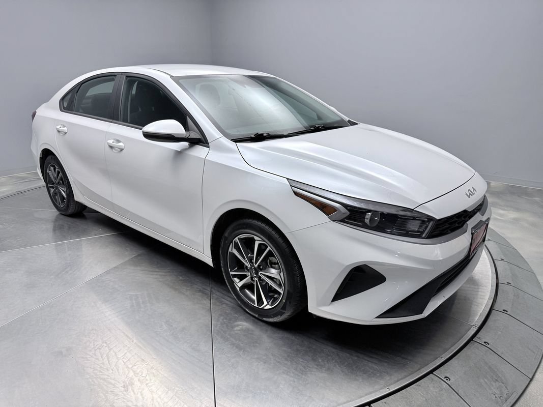 Used 2023 Kia Forte LXS w/ LXS Technology Package FWD image 3