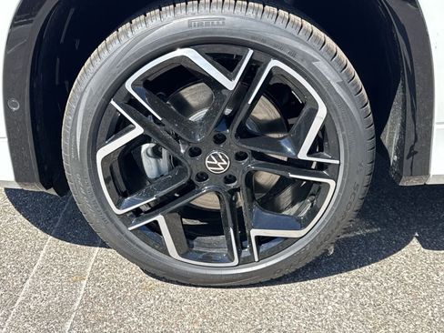 New 2026 Volkswagen Tiguan SEL R-Line AWD/4WD image 12