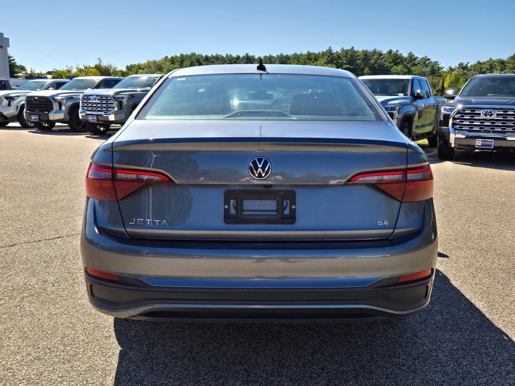 Used 2024 Volkswagen Jetta SE FWD image 4