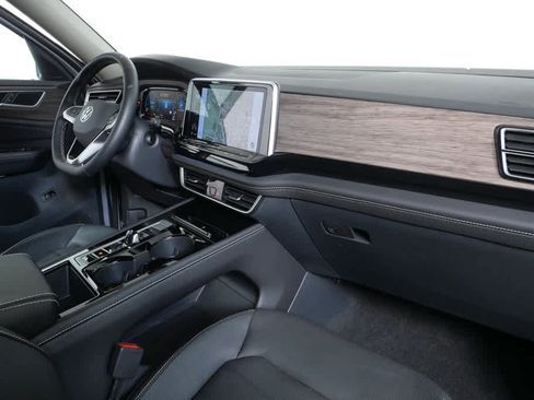 Used 2025 Volkswagen Atlas SEL image 23