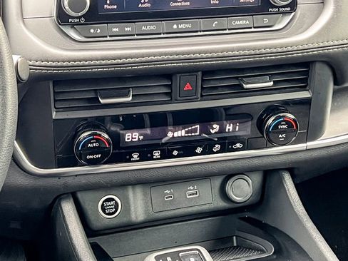 Used 2023 Nissan Rogue SV image 18