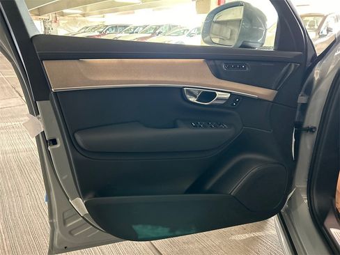 New 2026 Volvo XC90 B6 Plus w/ Protection Package Premier image 9