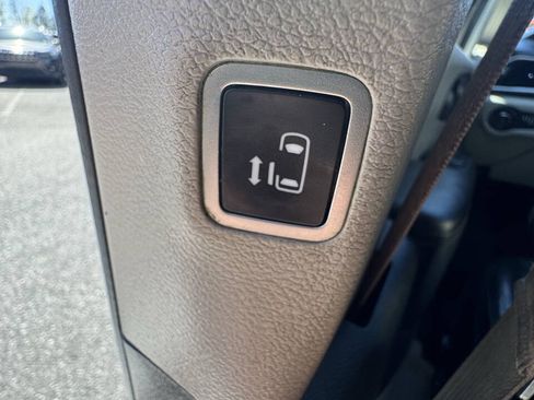 Used 2017 Chrysler Pacifica Touring-L Plus w/ Advanced Safetytec Group FWD image 26