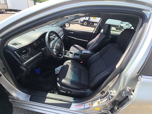 Used 2016 Toyota Camry SE FWD image 11