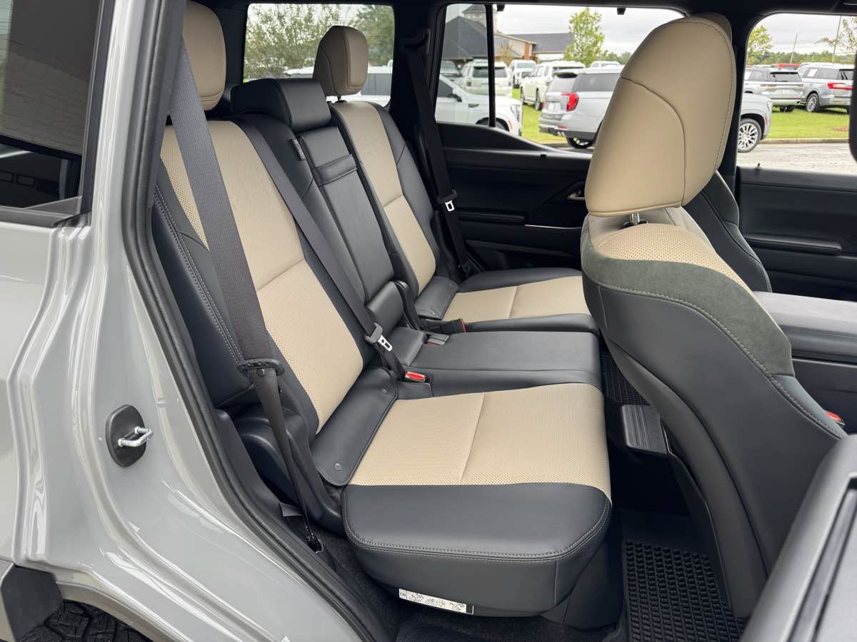 Used 2025 Lexus GX 550 AWD/4WD image 13