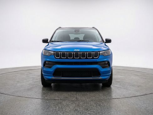 Used 2025 Jeep Compass Limited image 2