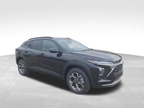 New 2026 Chevrolet Trax LT w/ Driver Confidence Package image 6