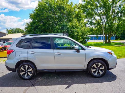 Used 2017 Subaru Forester 2.5i Premium w/ All-Weather Package AWD/4WD image 2