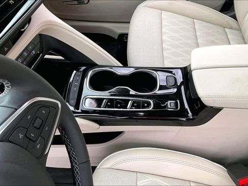 Used 2023 Buick Envision Avenir image 13