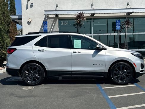 Used 2022 Chevrolet Equinox RS w/ RS Leather Package FWD image 3