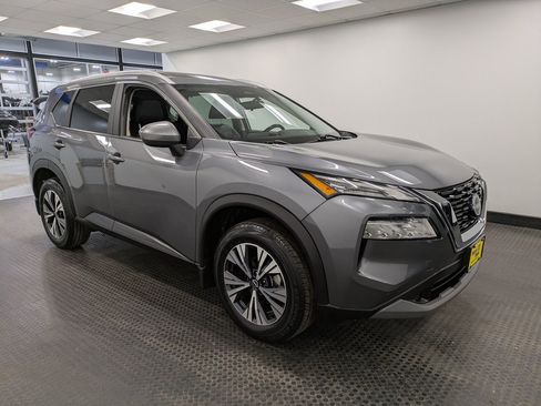Used 2023 Nissan Rogue SV w/ SV Premium B Package image 3