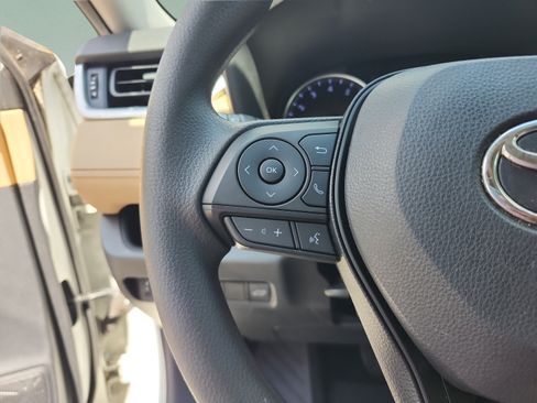 Used 2019 Toyota RAV4 XLE w/ Convenience Package FWD image 13