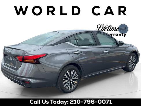 Used 2025 Nissan Altima 2.5 SV FWD image 3