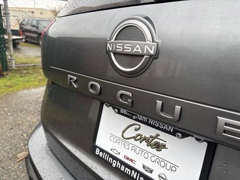 Used 2025 Nissan Rogue SV image 10