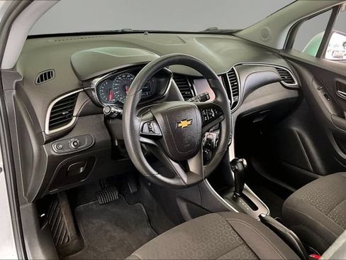 Used 2020 Chevrolet Trax LS w/ Tint and Cruise Package AWD/4WD image 14