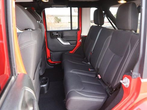 Used 2018 Jeep Wrangler Unlimited Sahara w/ Connectivity Group image 9