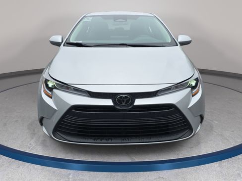 Used 2024 Toyota Corolla LE FWD image 2