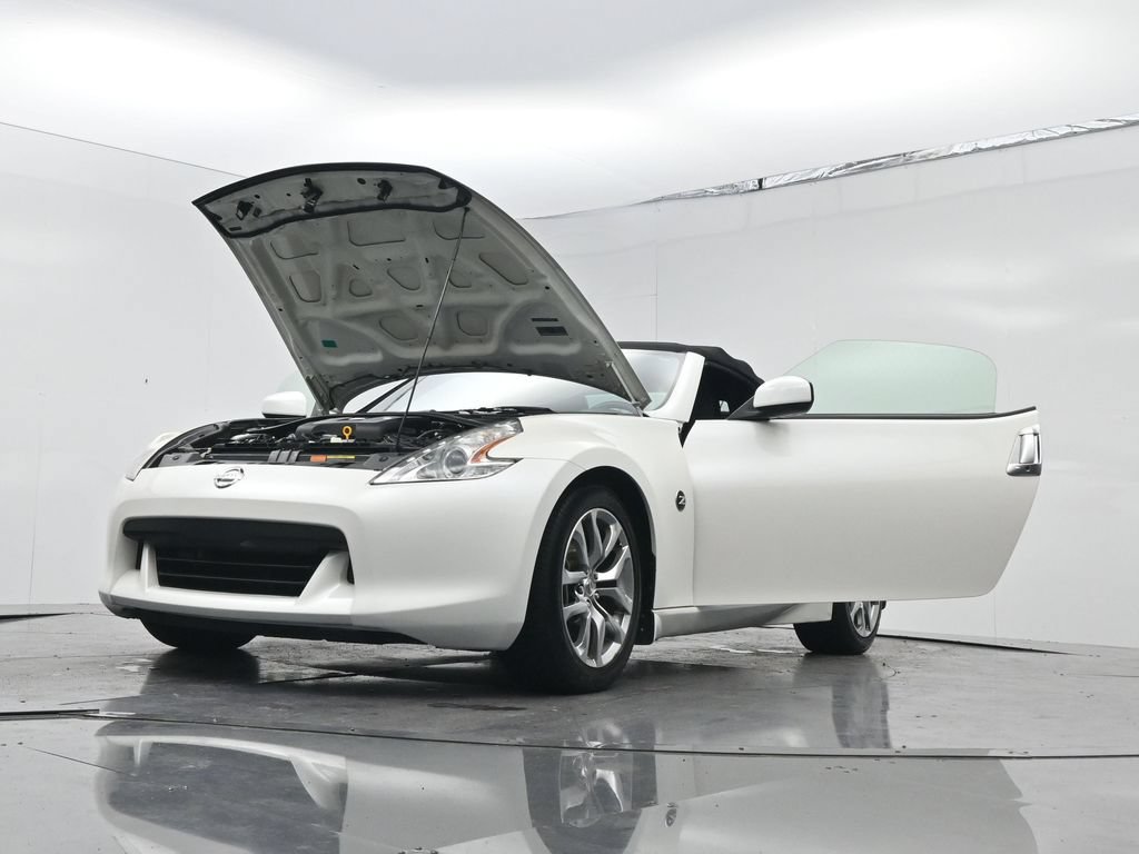 Used 2010 Nissan 370Z Touring RWD image 27