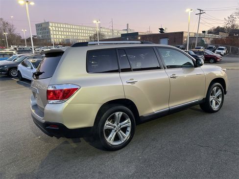 Used 2011 Toyota Highlander Limited image 19