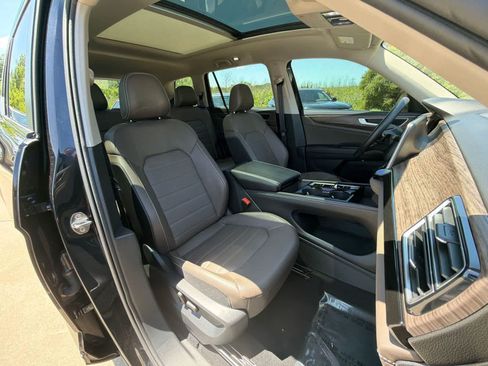 Used 2025 Volkswagen Atlas SEL AWD/4WD image 15