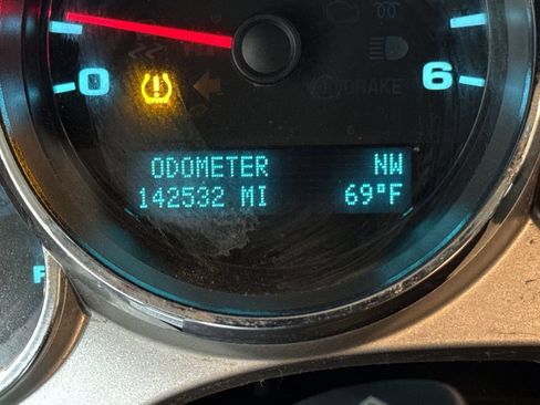 Used 2013 Chevrolet Silverado 1500 LT AWD/4WD image 13